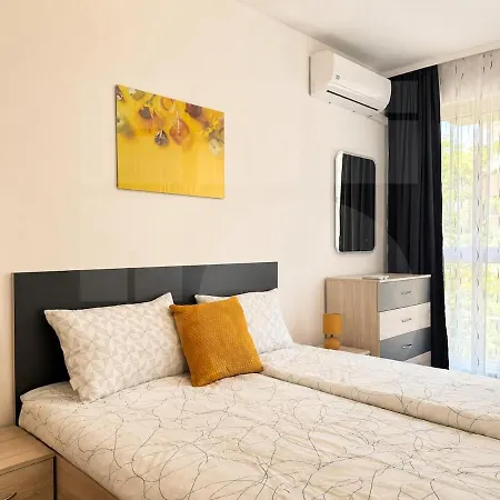 Apartment 1br Golden Urban Retreat With Parking