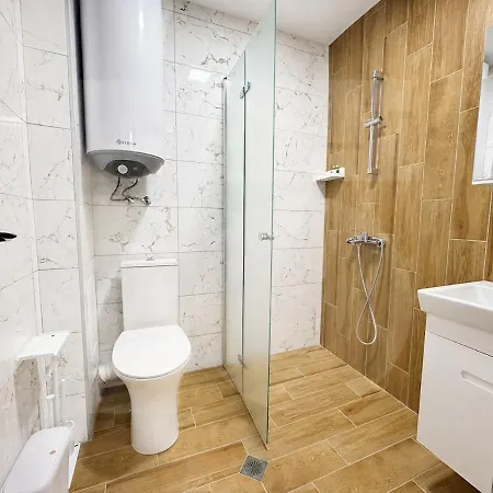 Apartment 1br Golden Urban Retreat With Parking *