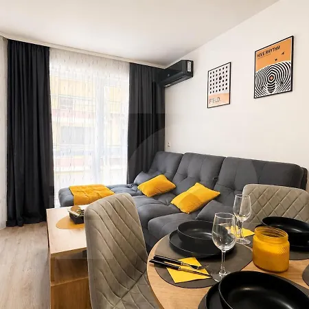 Apartment 1br Golden Urban Retreat With Parking Warna